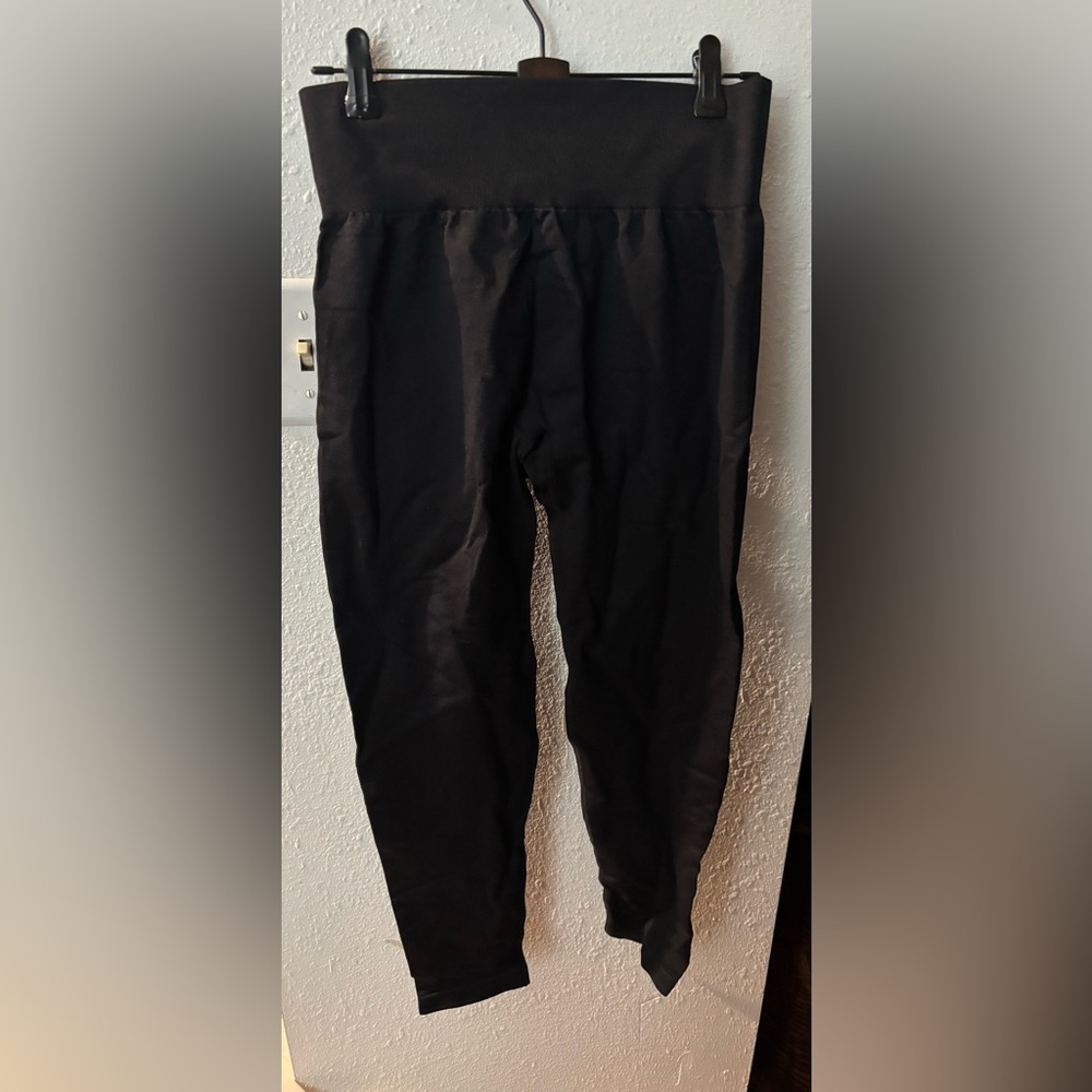 Black leggings with scrunch!